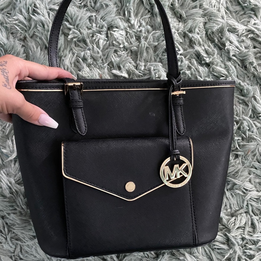 Michael Kors purse with pocket